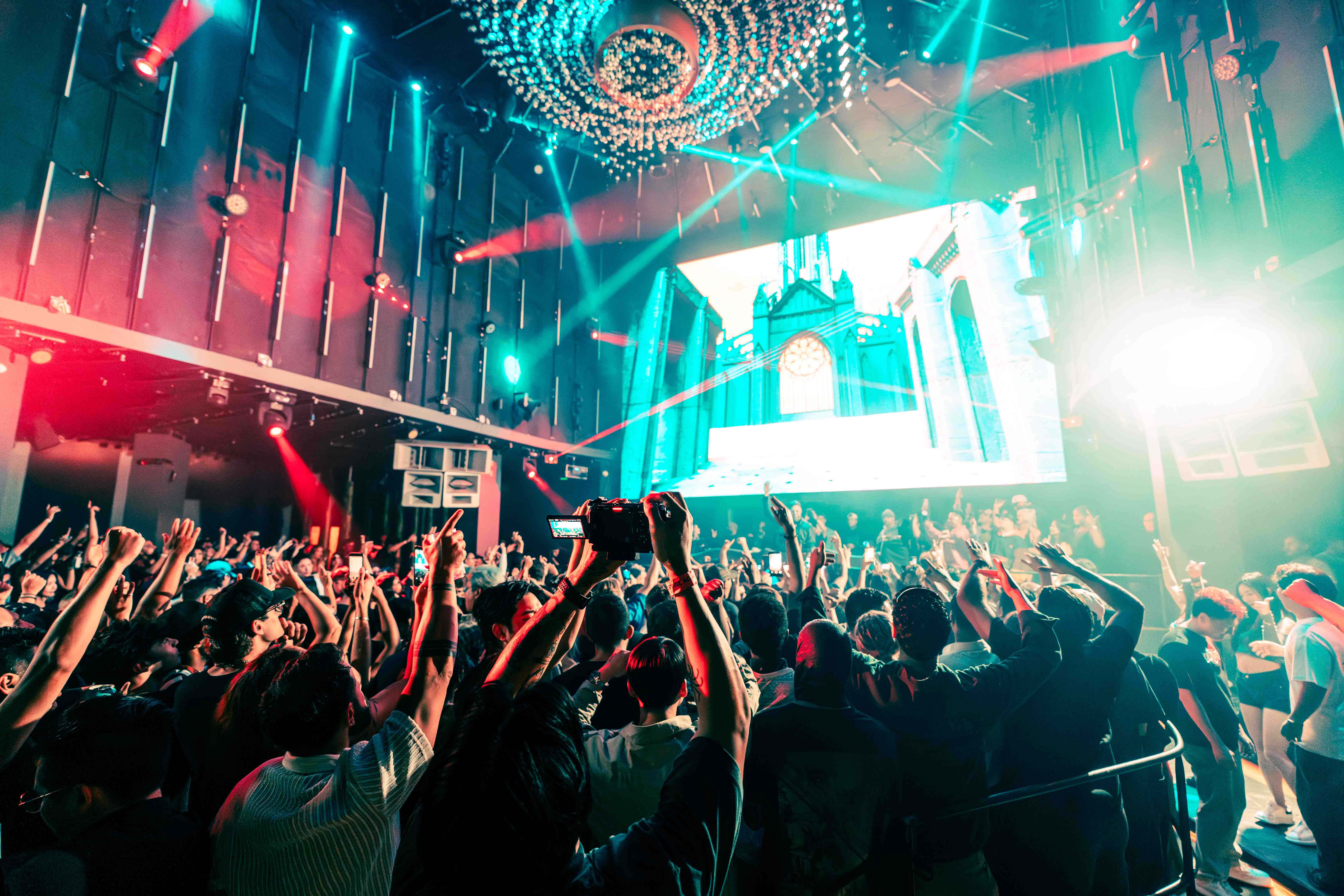 Concert photography shot captured by Cesar Sanchez